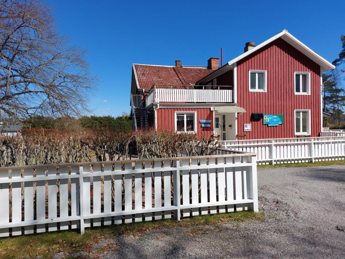 Flora Dekor Gaestgard, Lenagarden Casa de hóspedes Alingsås Exterior foto